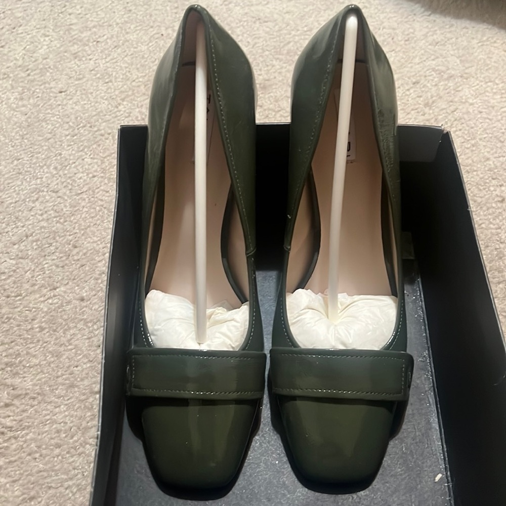 Tahari Patent Leather Olive Green Heel